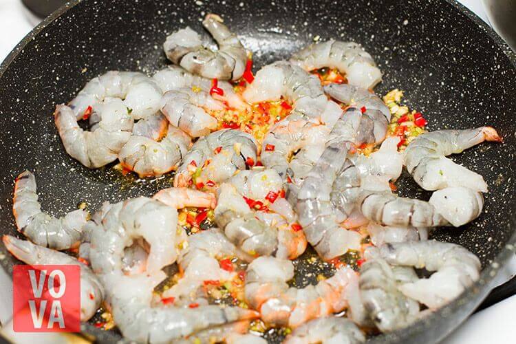 Обжарка креветок