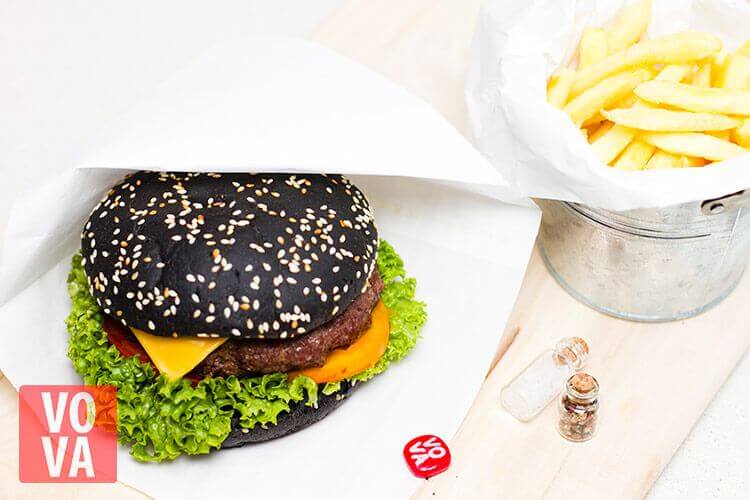 Подача бургера из баранины