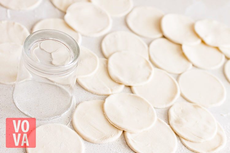 Кружочки из слоеного теста