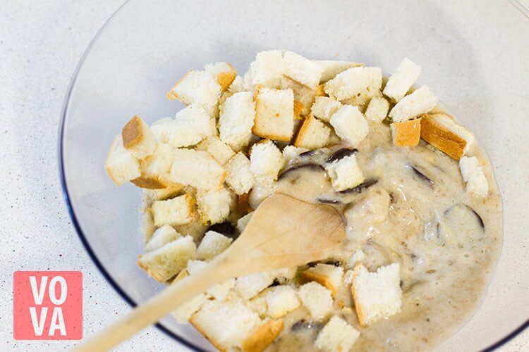 тостовый хлеб нарезанный кубиком