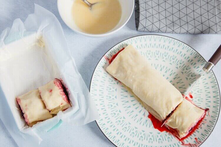 сформированный рулет и его нарезка